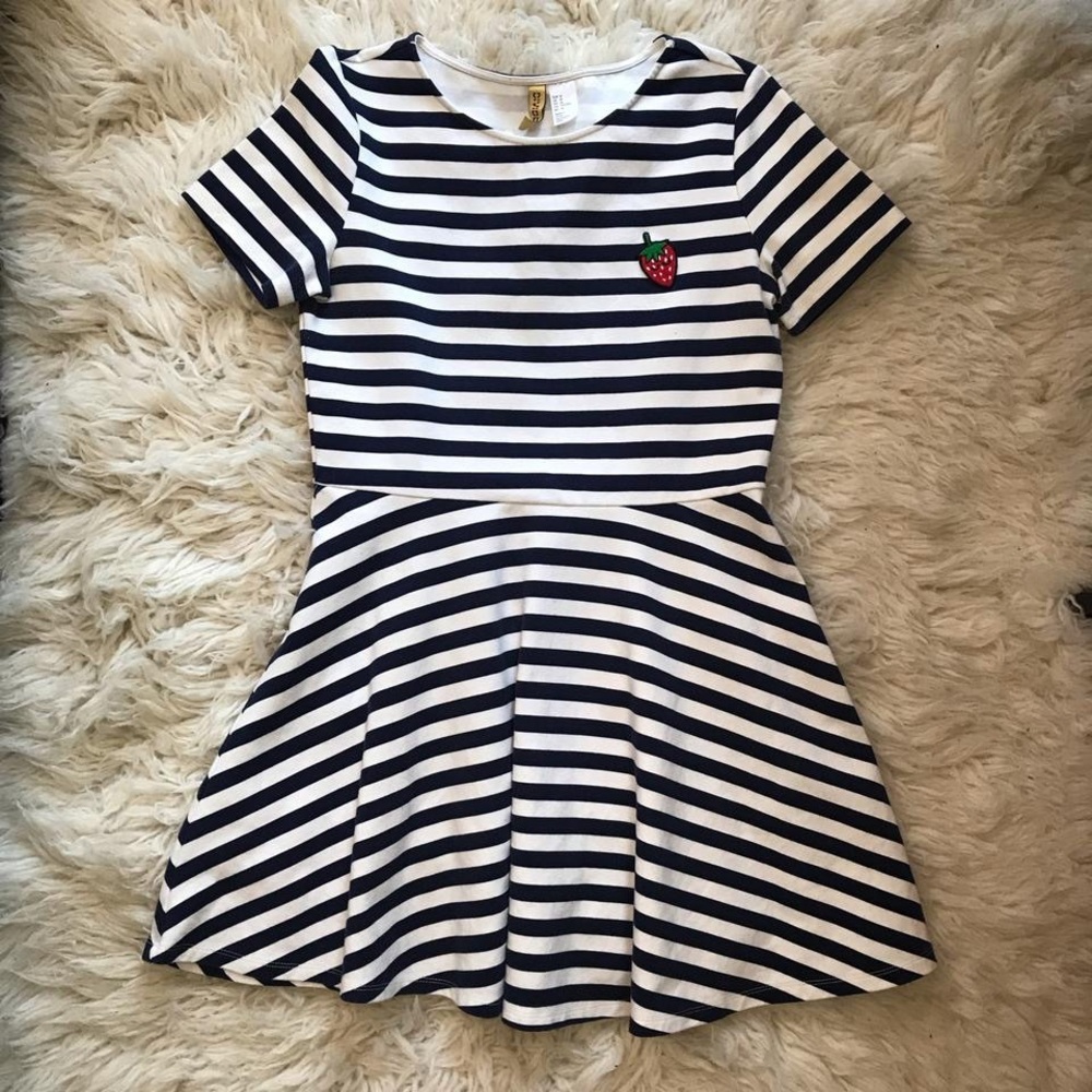 adorable babydoll dress with appliqué strawberry